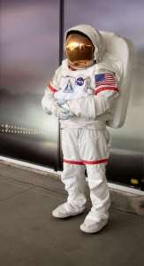 astronaut-full-1432989-639x1177