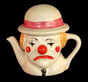 clown-teapot-1412582-639x600