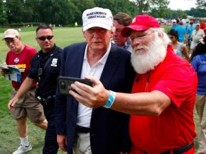 donald-trump-and-santa